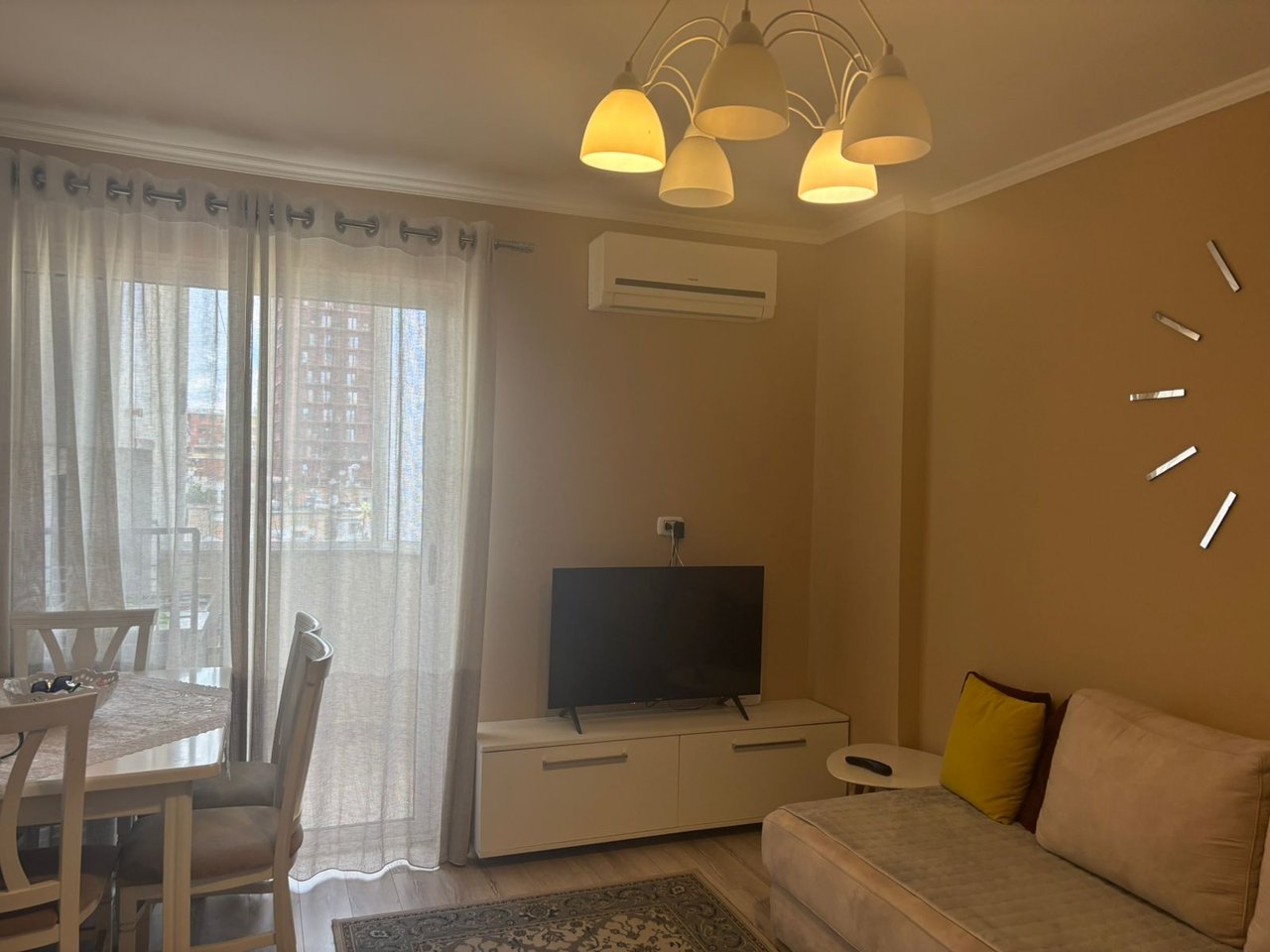 🏡 APARTAMENT 1+1 ME QIRA – 21 DHJETORI, TIRANË