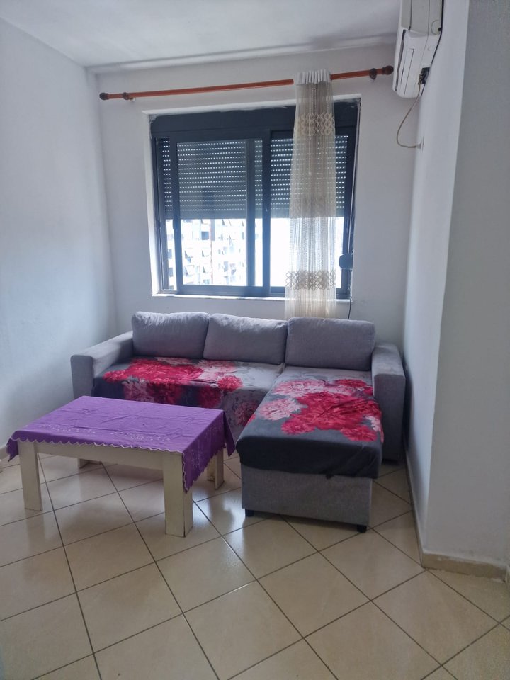 🏡 APARTAMENT 1+1 ME QIRA – UNAZA E RE (ASTIR, 2 PALMAT)

