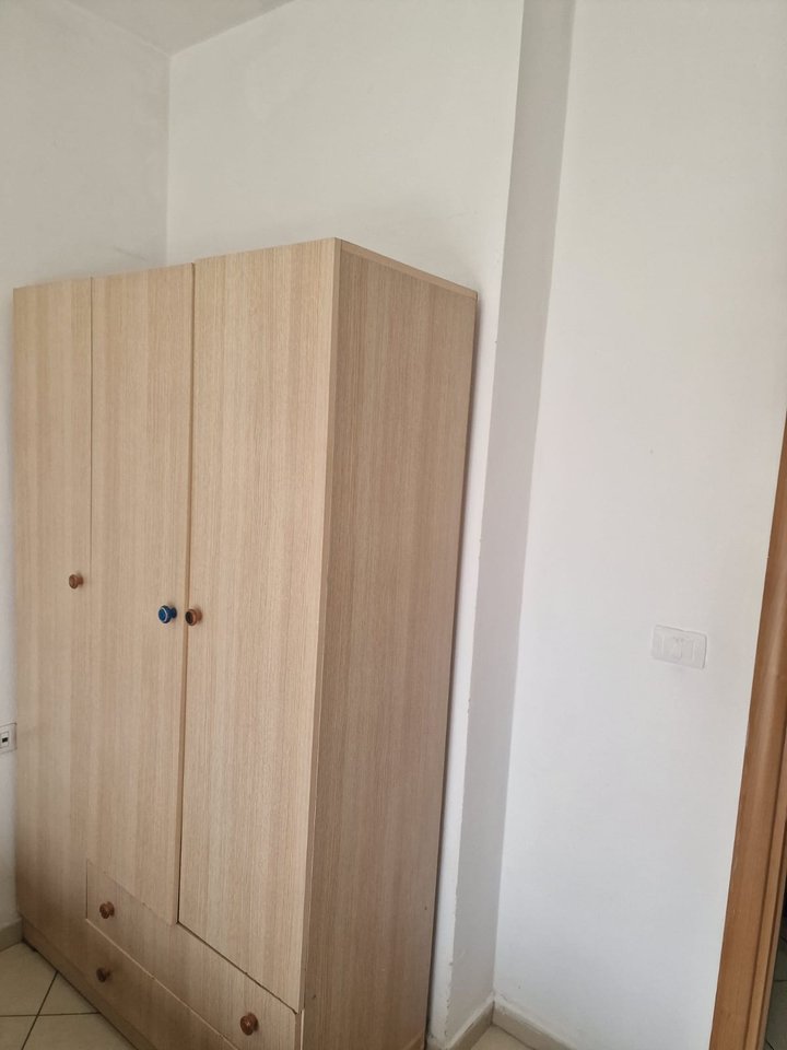 🏡 APARTAMENT 1+1 ME QIRA – UNAZA E RE (ASTIR, 2 PALMAT)
