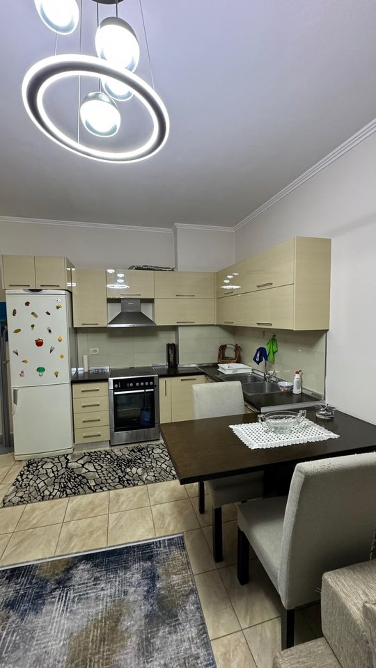 SHITET APARTAMENT 2+1 – ASTIR, PRANË KOMPLEKSIT MOLLA