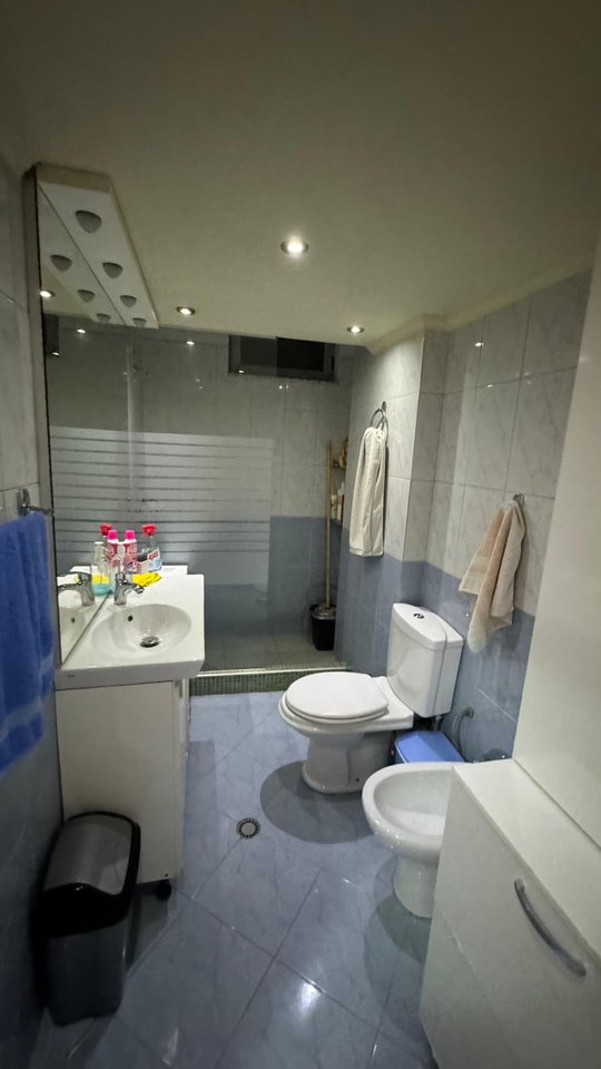 SHITET APARTAMENT 2+1 – ASTIR, PRANË KOMPLEKSIT MOLLA
