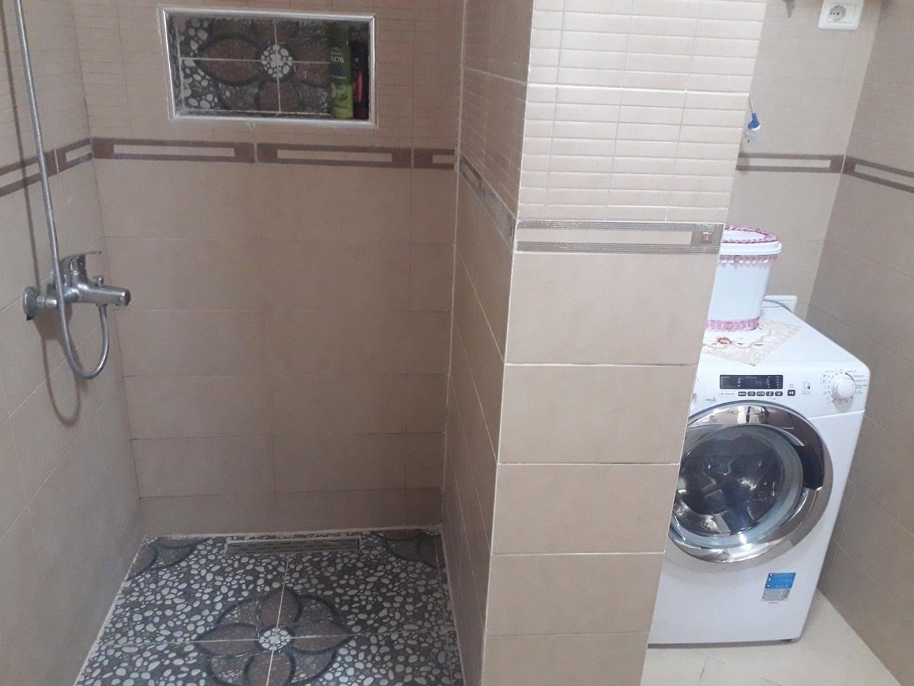 SHITET APARTAMENT 2+1+2 – RRUGA E KAVAJËS, TIRANË