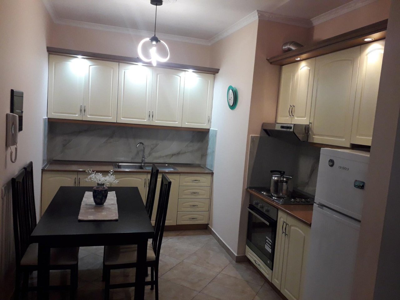 SHITET APARTAMENT 2+1+2 – RRUGA E KAVAJËS, TIRANË