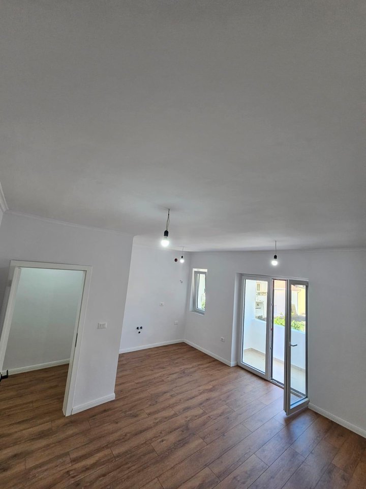 SHITET APARTAMENT 1+1 – RR. THANAS ZIKO (PRANË SHKOLLËS SË KUQE)
