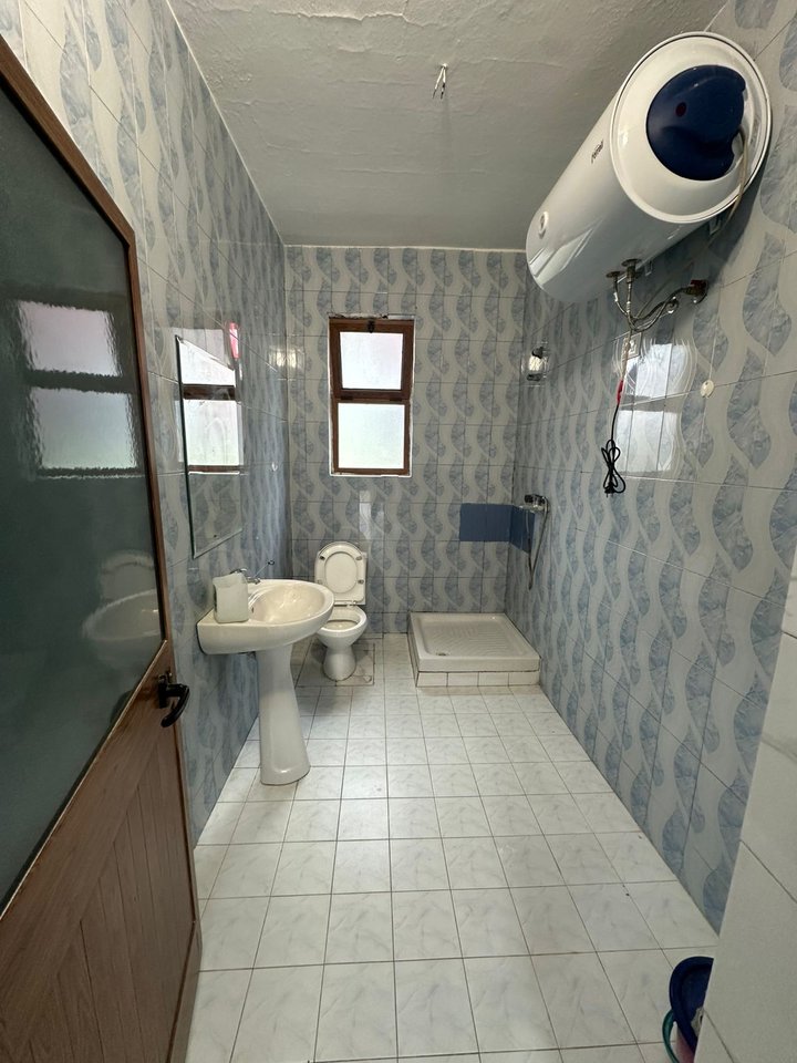 JEPET ME QIRA SHTËPI 2+1+OBORR – ASTIR / UNAZA E RE, TIRANË