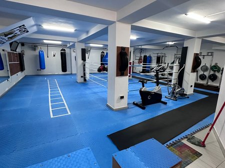 🏋️ GYM FOR RENT – GLASS ROOM