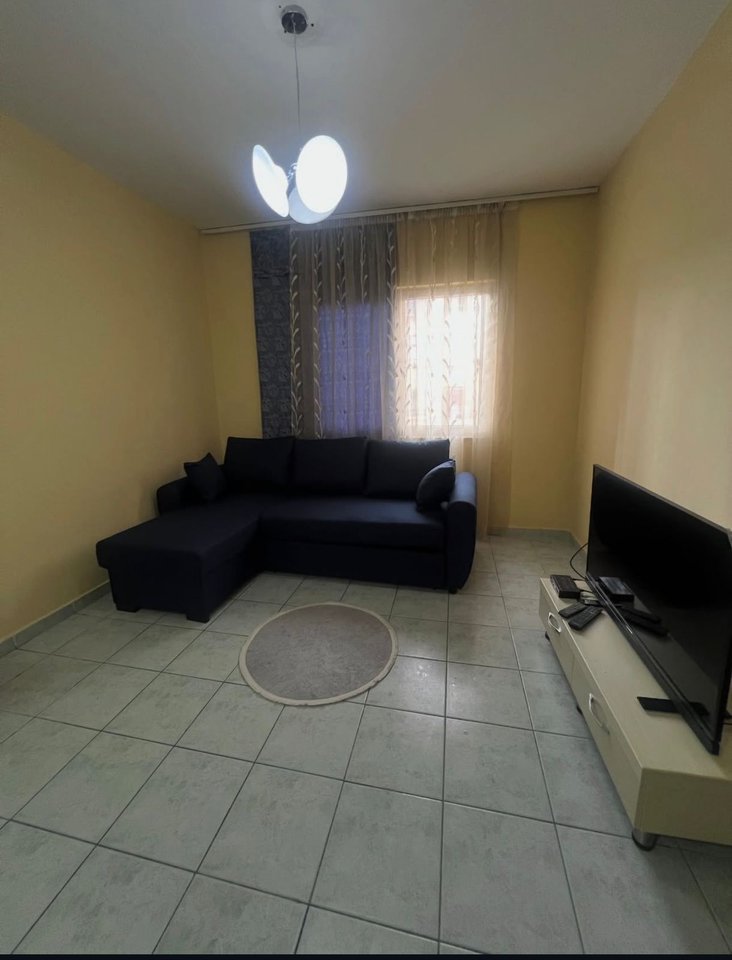 🏢 Appartamento 1+1 in affitto – Komuna e Parisit