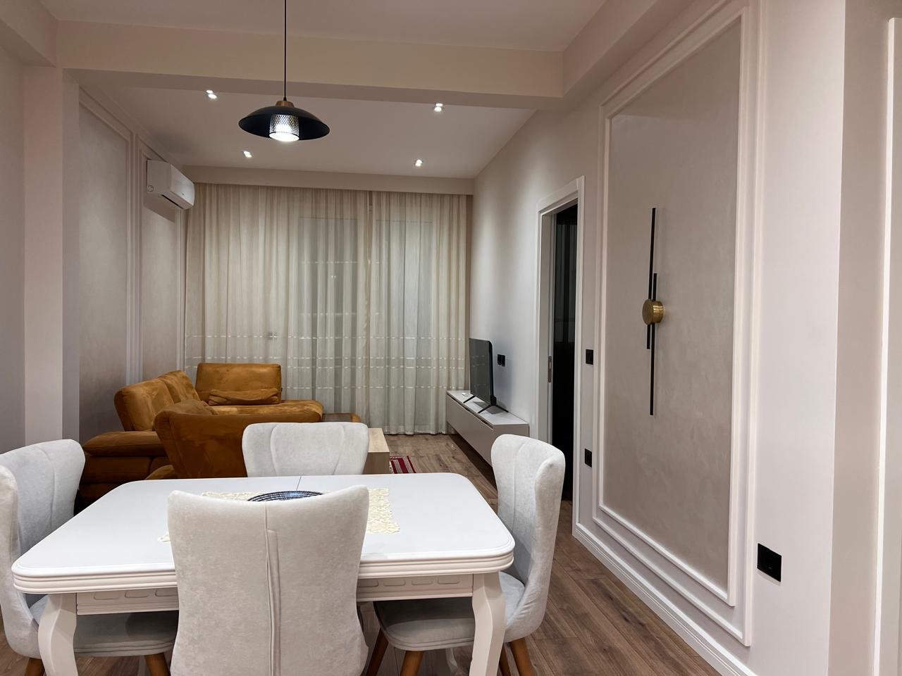 🏡 Jepet me qera apartament 1+1