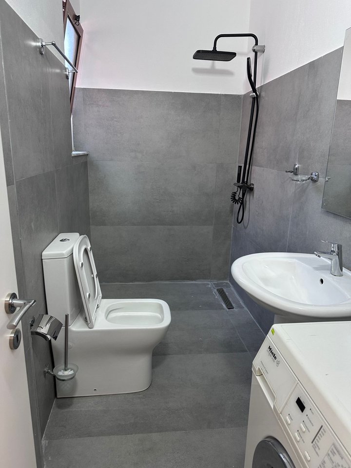 🏡 JEPET ME QERA GARSONIERE – XHAMLLIK