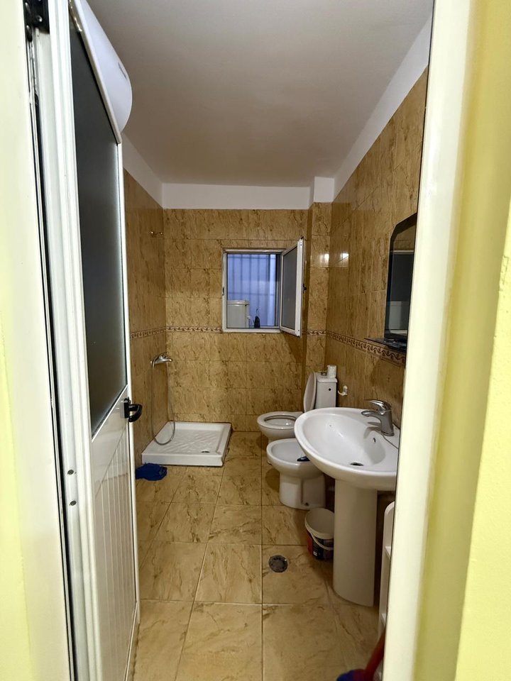 SHITET APARTAMENT 1+1 – VASIL SHANTO, IRFAN TOMINI