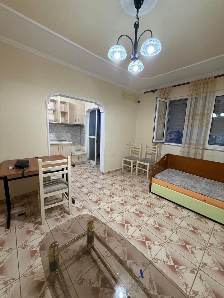 SHITET APARTAMENT 1+1 – VASIL SHANTO, IRFAN TOMINI