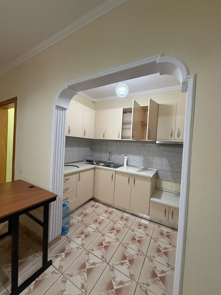 SHITET APARTAMENT 1+1 – VASIL SHANTO, IRFAN TOMINI