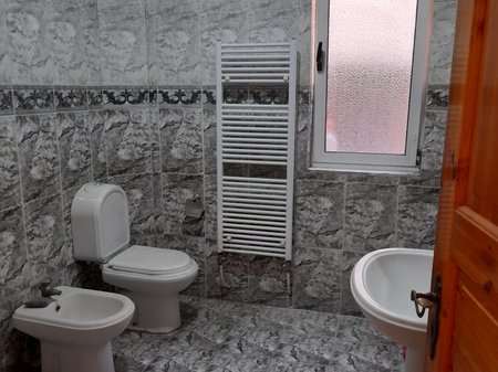 🏡 APARTAMENT 2+1 ME QERA – Pranë Kristal