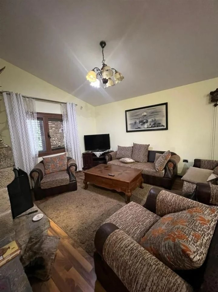 AFFITTASI CASA PRIVATA 1+1 – SHKOZË