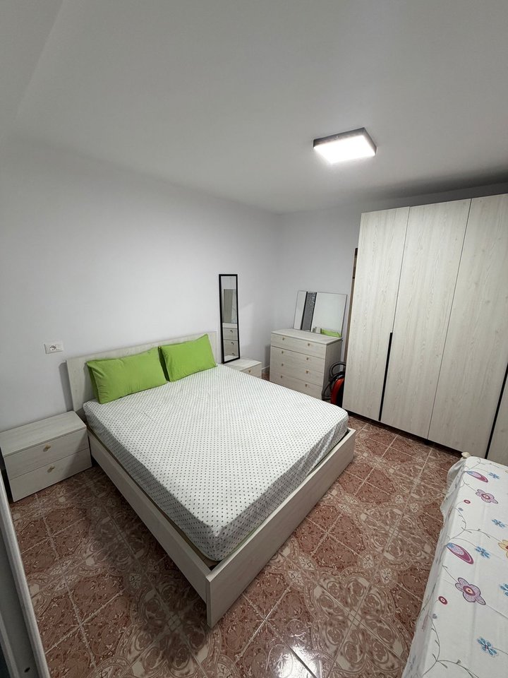 AFFITTASI CASA PRIVATA 1+1 – SCUOLA ROSSA