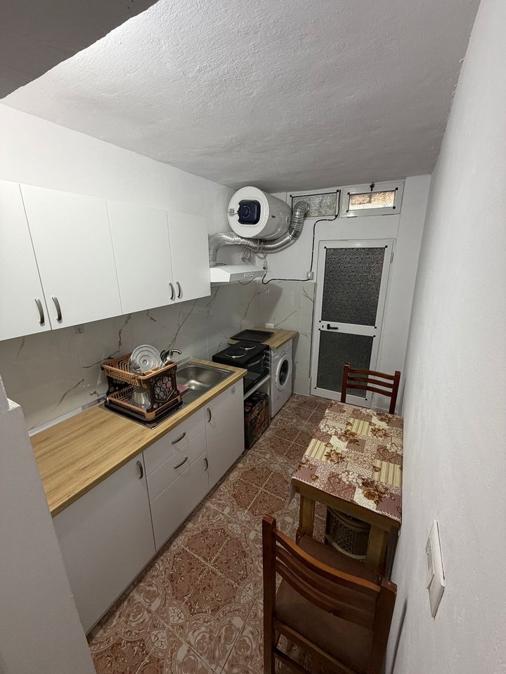 AFFITTASI CASA PRIVATA 1+1 – SCUOLA ROSSA
