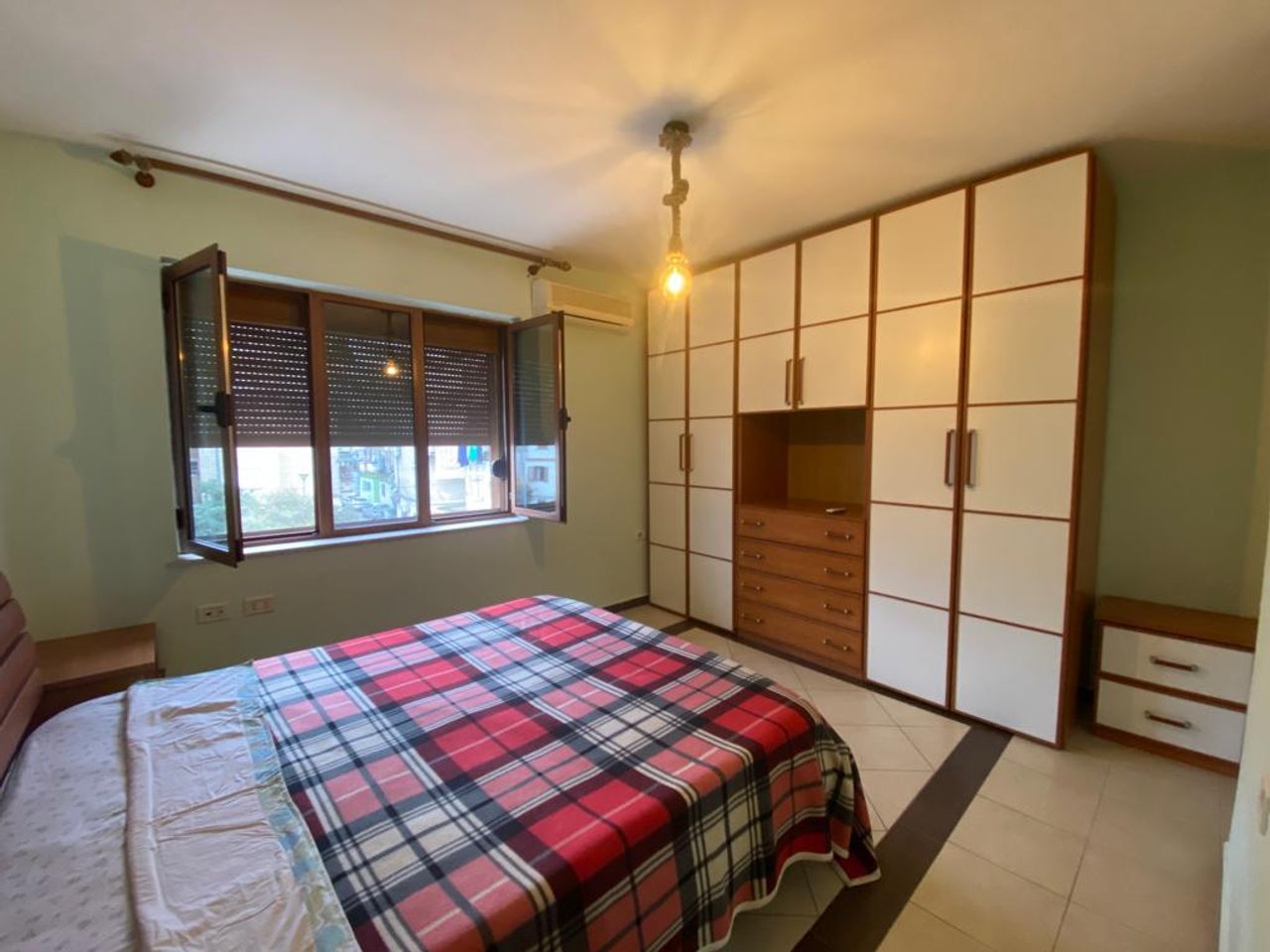 JEPET ME QIRA APARTAMENT 1+1 – RRUGA E KAVAJES, PERBALL SQUARE