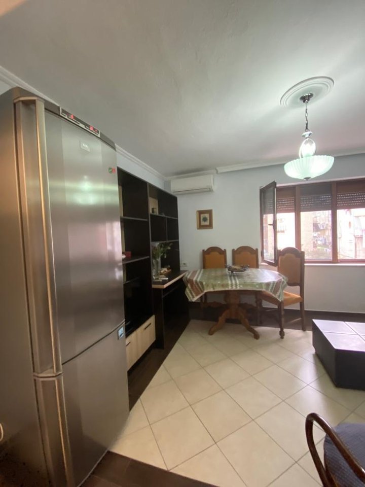 JEPET ME QIRA APARTAMENT 1+1 – RRUGA E KAVAJES, PERBALL SQUARE