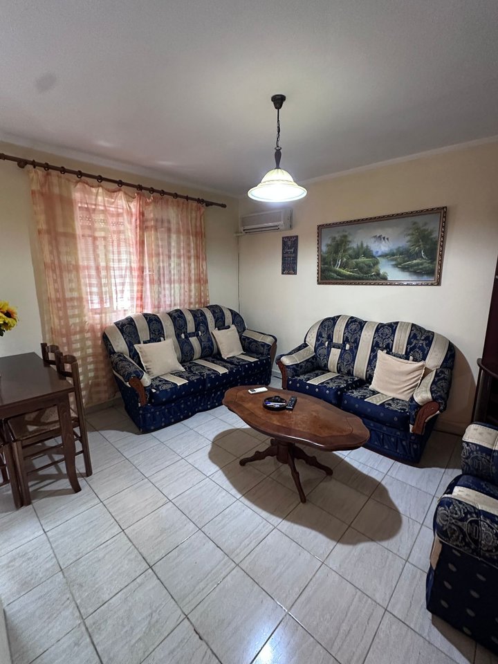 SHITET APARTAMENT 1+1 – ALI DEMI, PRANË SHKOLLËS 1 MAJI