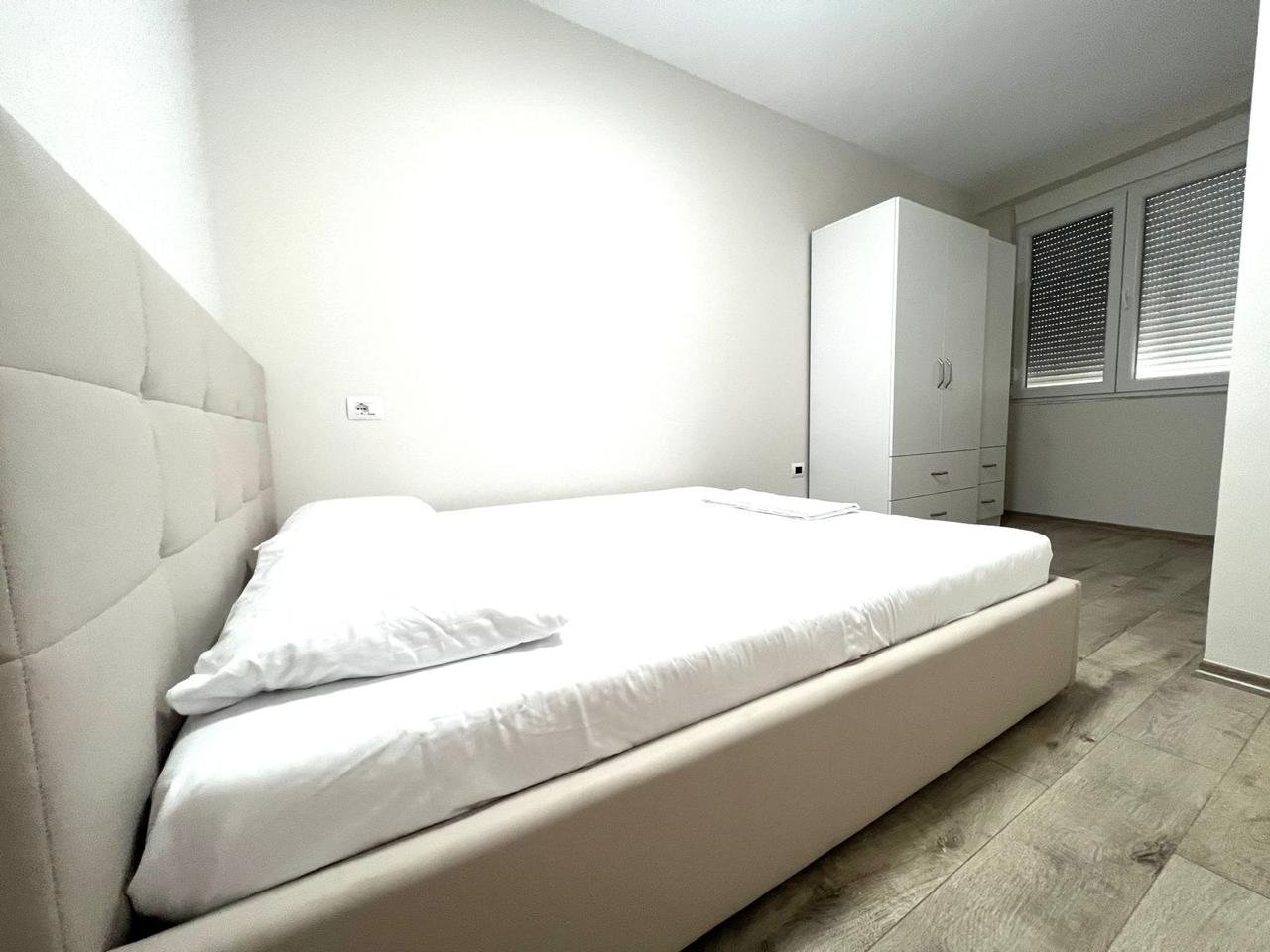 SHITET APARTAMENT 1+1 – PAZARI I RI