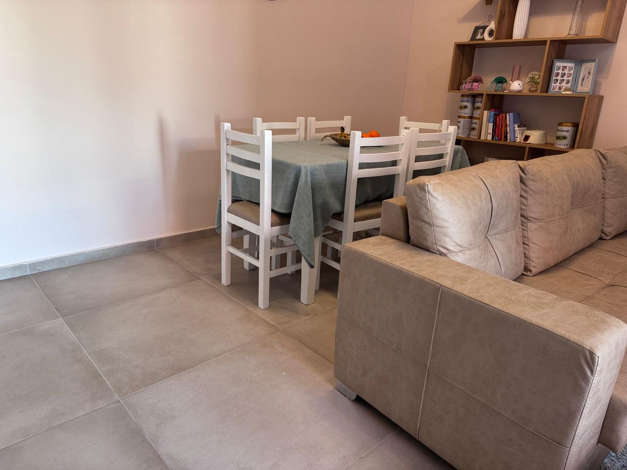 JEPET ME QIRA APARTAMENT 1+1 – PASKUQAN, PRANË UNAZËS SË MADHE