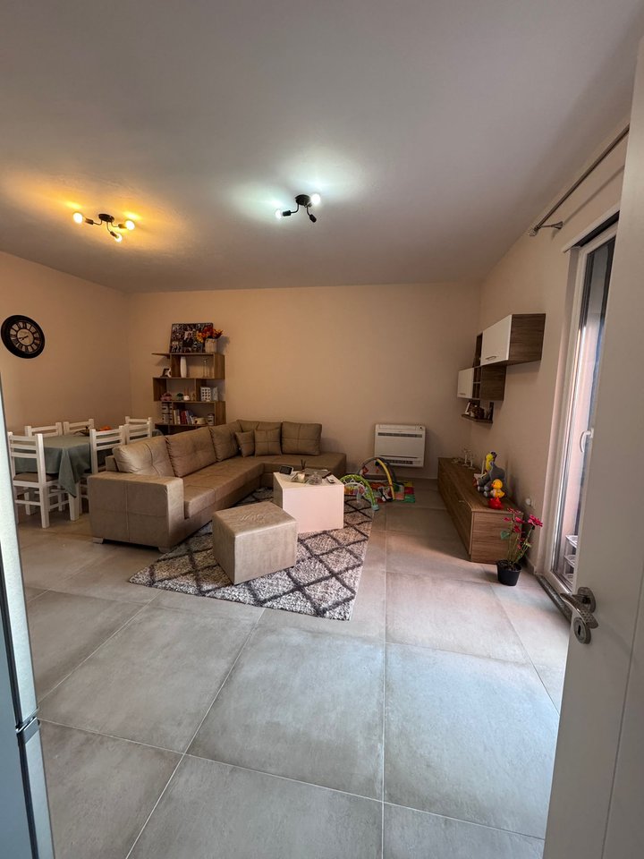 JEPET ME QIRA APARTAMENT 1+1 – PASKUQAN, PRANË UNAZËS SË MADHE