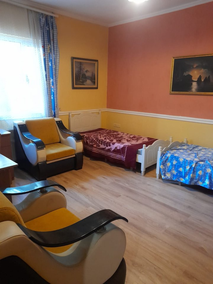 🏡 APARTAMENT 2+1 ME QERA – Pranë Kristal
