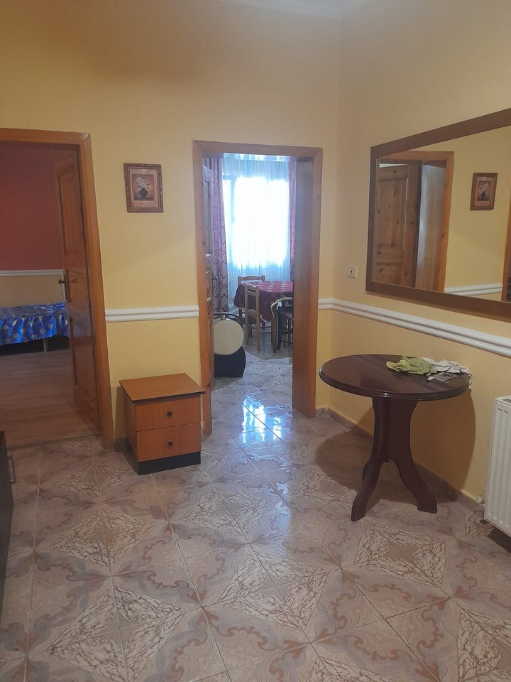🏡 APARTAMENT 2+1 ME QERA – Pranë Kristal