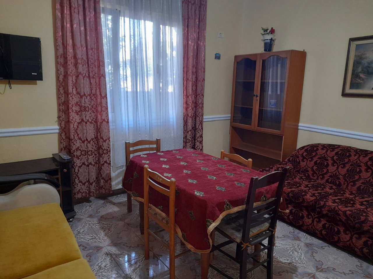 🏡 APARTAMENT 2+1 ME QERA – Pranë Kristal