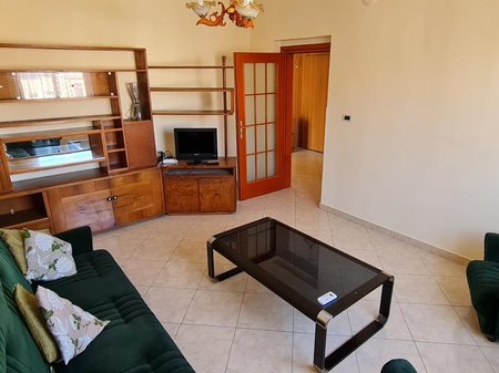 ✨ APARTAMENT 2+1 ME QERA – PAZARI I RI ✨