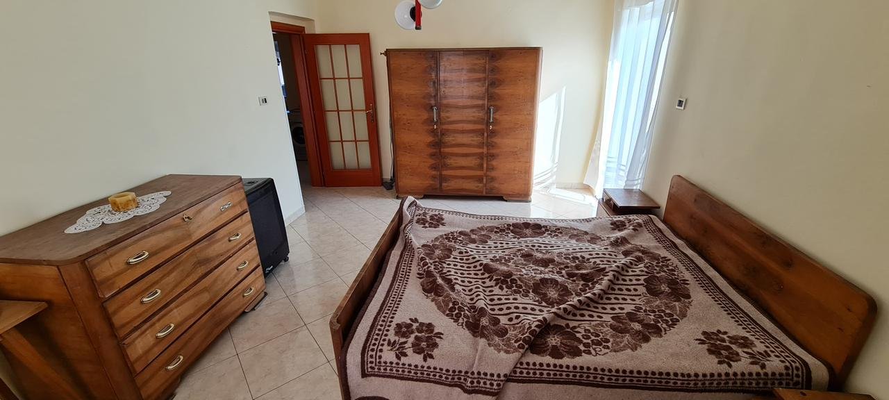 ✨ APARTAMENT 2+1 ME QERA – PAZARI I RI ✨