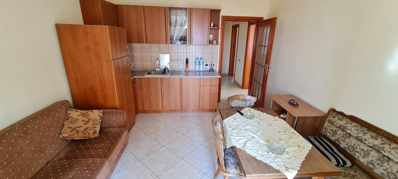 ✨ APARTAMENT 2+1 ME QERA – PAZARI I RI ✨