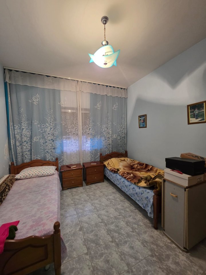 SHITET APARTAMENT 2+1 – SPITALET, RRUGA KONGRESI I MANASTIRIT