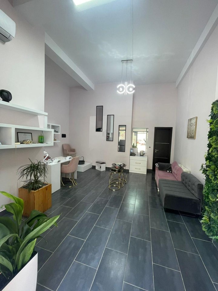 ✨ Negozio in vendita ad Astir ✨