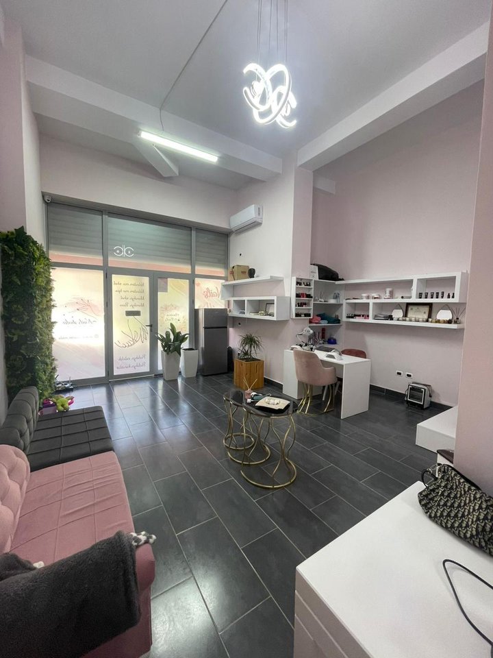 ✨ Negozio in vendita ad Astir ✨