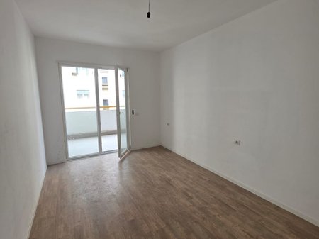 SHITET APARTAMENT 1+1 – LAPRAKË / E88