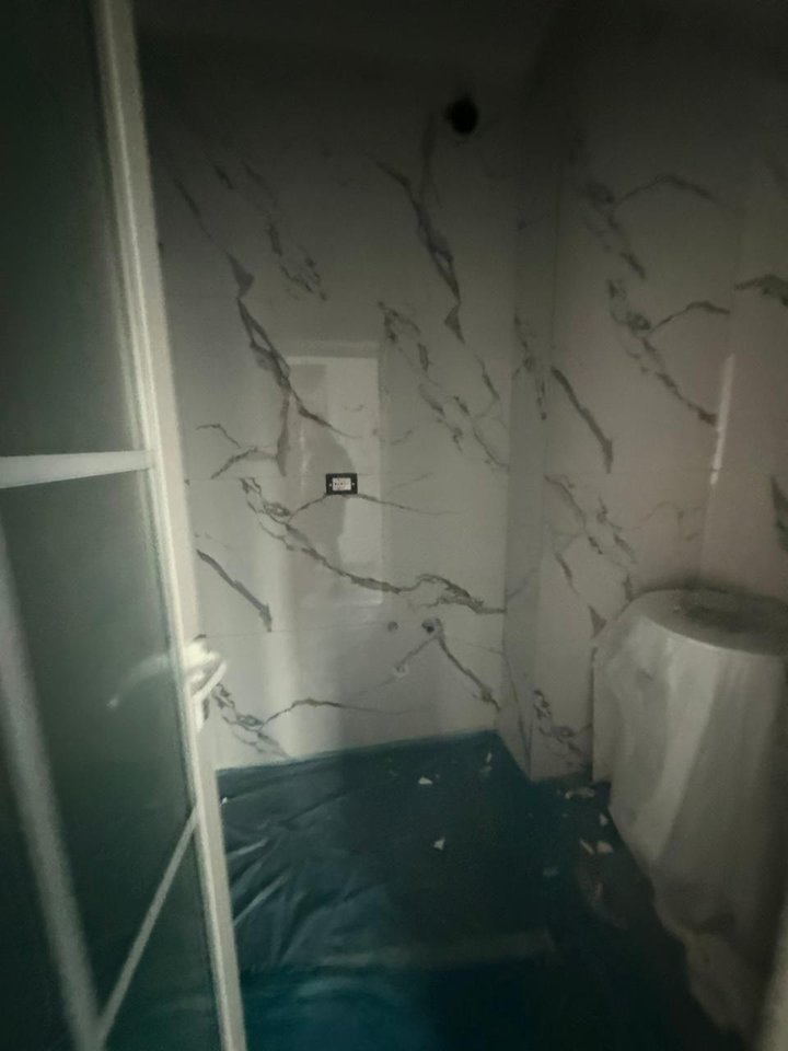 SHITET APARTAMENT 1+1 – PRANE SHKOLLES SE KUQE