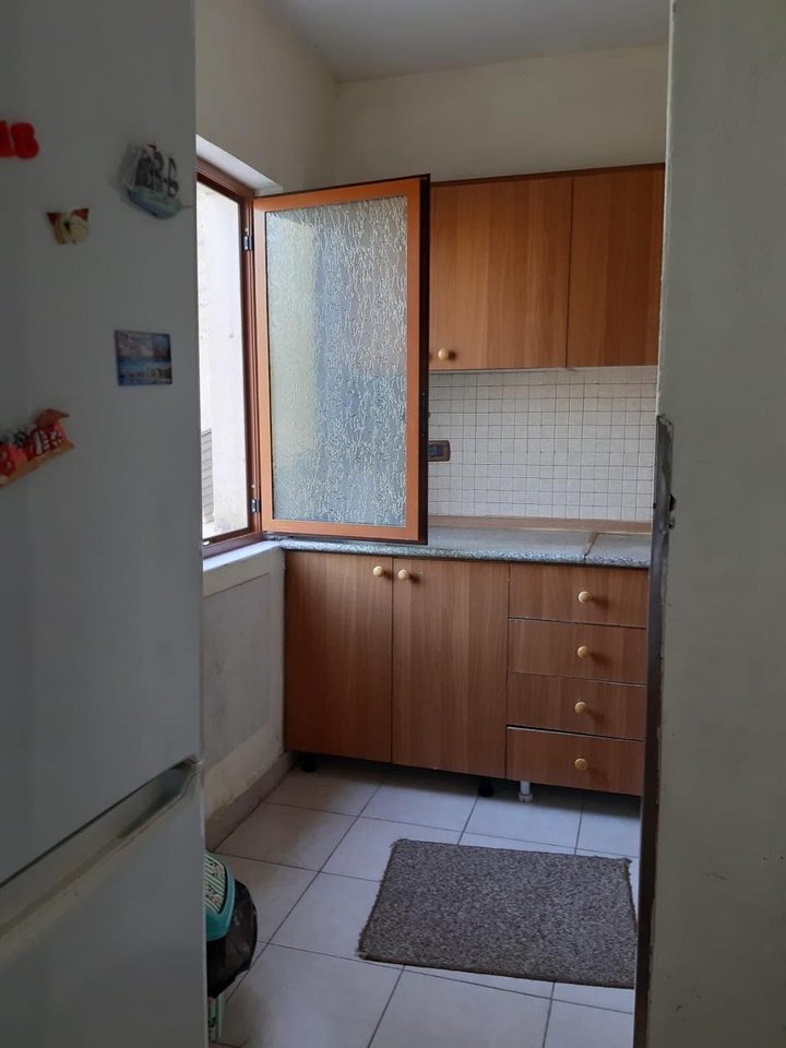 VENDESI APPARTAMENTO 1+1 – ALI DEMI (PRESSO KRYEGJYSHATA)