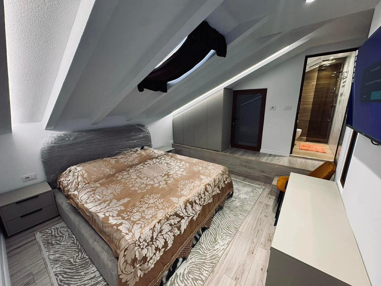 JEPET ME QERA DUPLEX 1+1+2 – RRUGA E DIBRËS 🏡