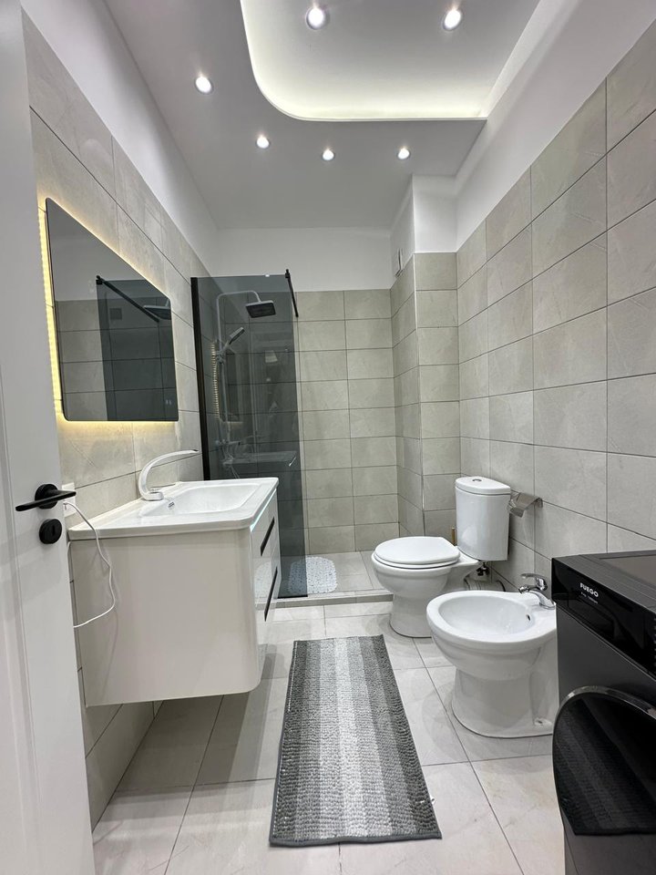 SHITET APARTAMENT 2+1 – KOMPLEKSI GOLDEN PARK, TIRANË