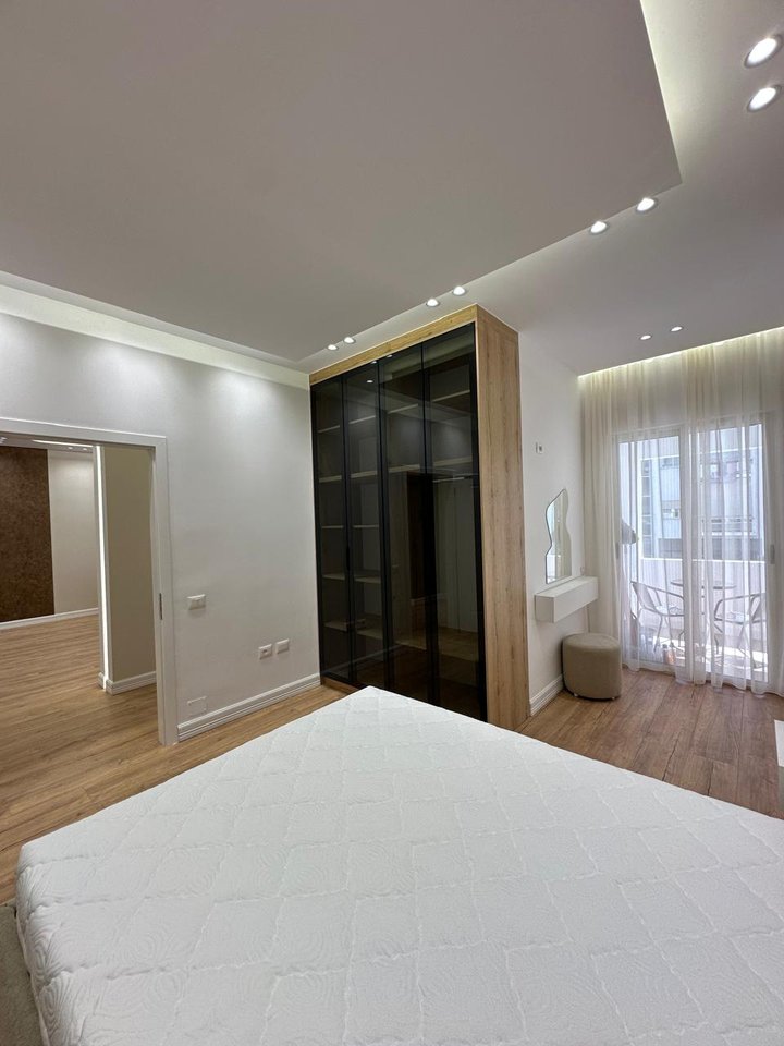 SHITET APARTAMENT 2+1 – KOMPLEKSI GOLDEN PARK, TIRANË
