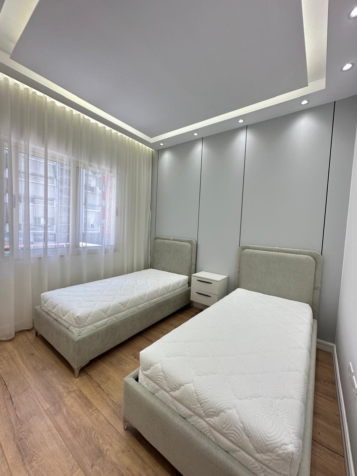 SHITET APARTAMENT 2+1 – KOMPLEKSI GOLDEN PARK, TIRANË