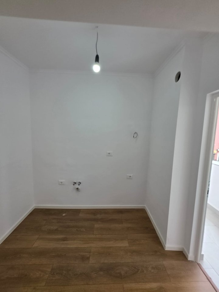 VENDESI APPARTAMENTO 1+1 – PORCELAN (DIETRO UET)