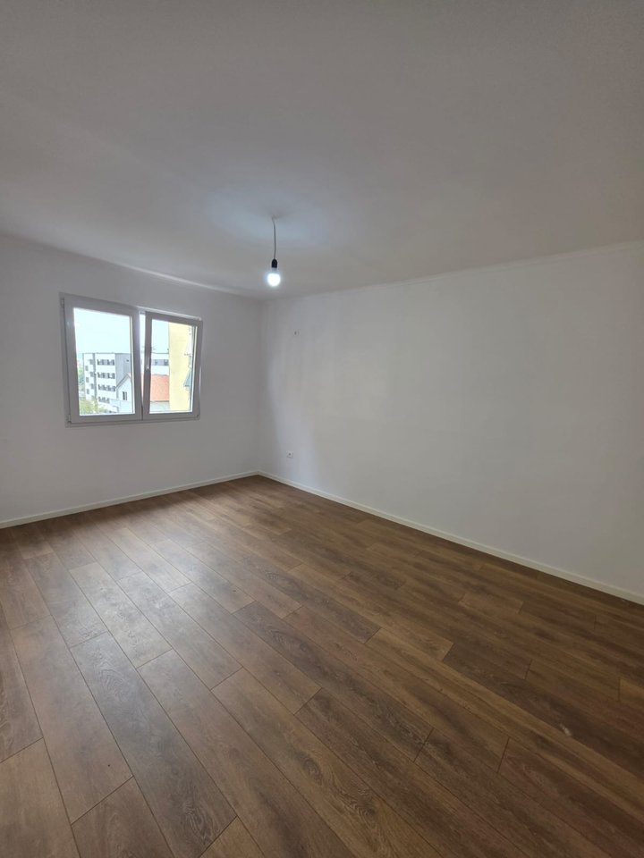 VENDESI APPARTAMENTO 1+1 – PORCELAN (DIETRO UET)