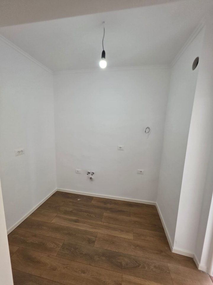 VENDESI APPARTAMENTO 1+1 – PORCELAN (DIETRO UET)