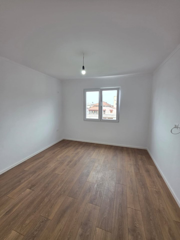 VENDESI APPARTAMENTO 1+1 – PORCELAN (DIETRO UET)