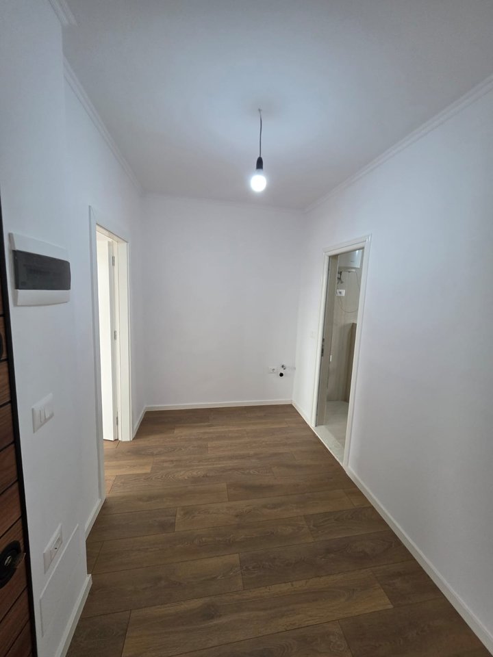 VENDESI APPARTAMENTO 1+1 – PORCELAN (DIETRO UET)