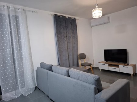 🏡 Appartamento in Affitto – Via 5 Maggio, Palazzi del Comune, Tirana