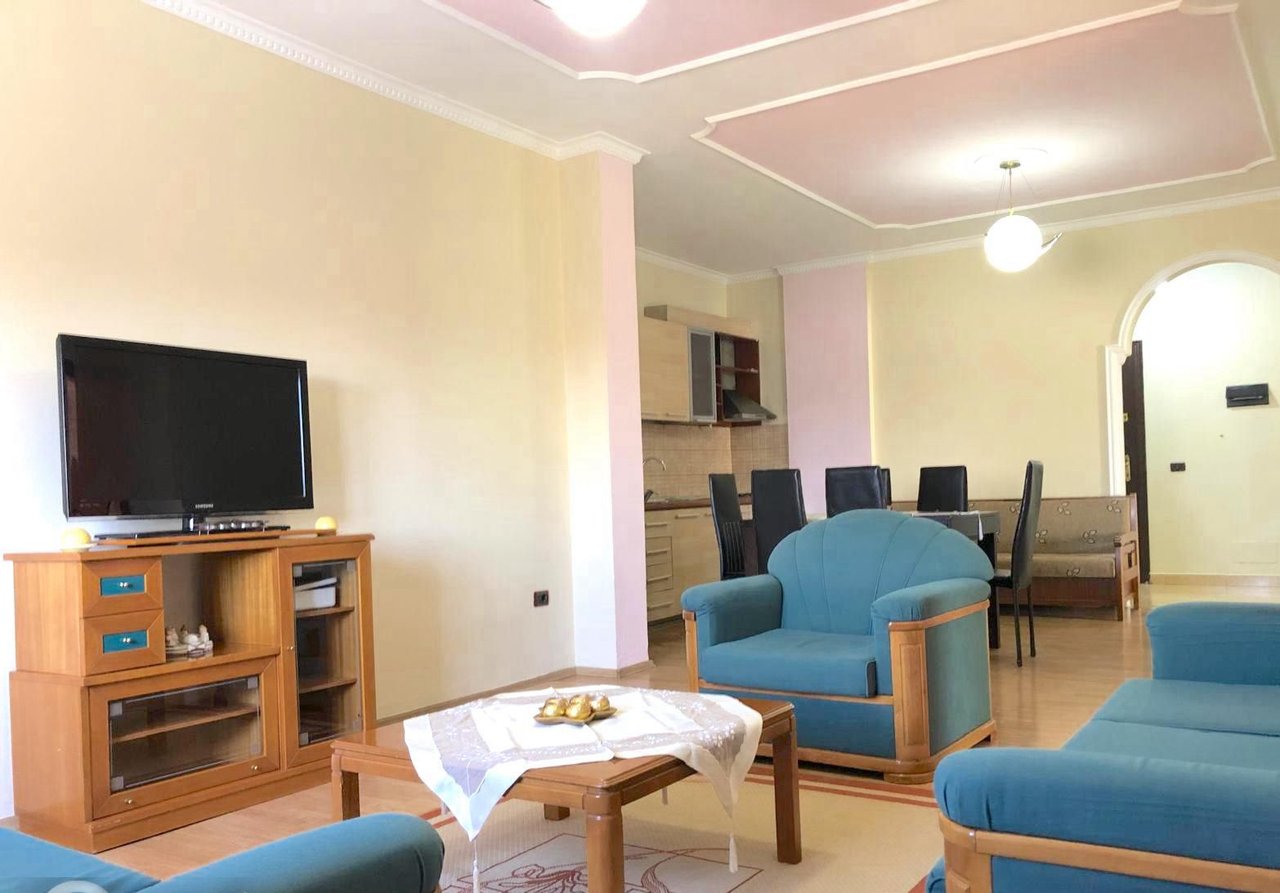 🏡 SHTËPI ME QERA – RRUGA JORDAN MISJA, TIRANË