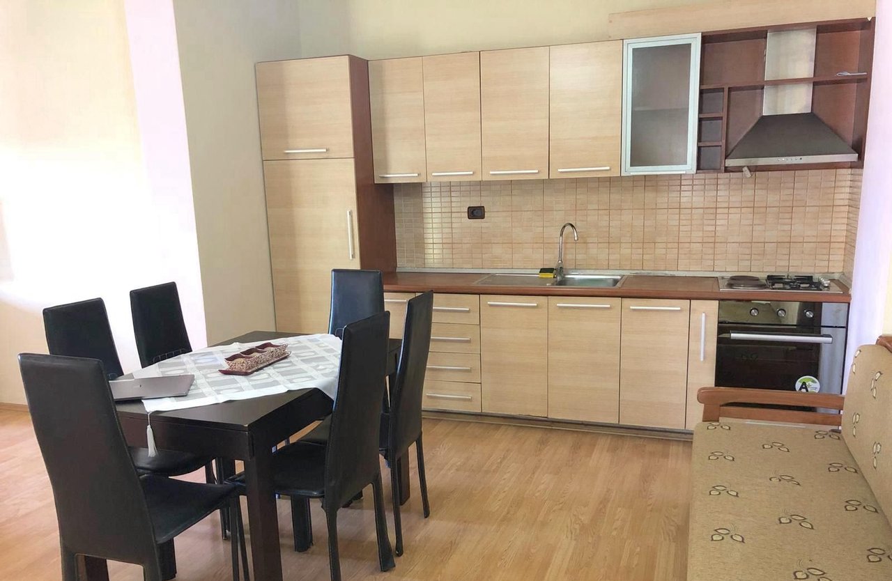 🏡 SHTËPI ME QERA – RRUGA JORDAN MISJA, TIRANË